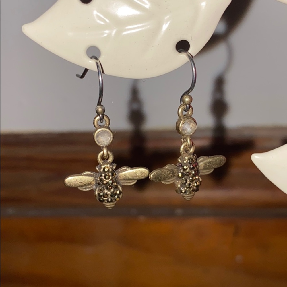 Dragonfly Dangly Earrings(NEVER WORN)